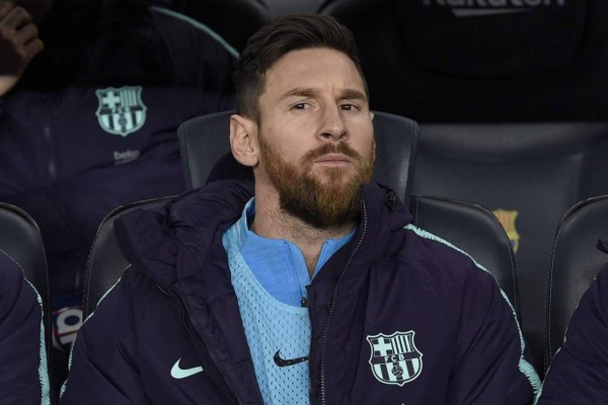 En fotos: El sufrimiento de Lionel Messi en el banquillo del Barcelona contra el Real Madrid