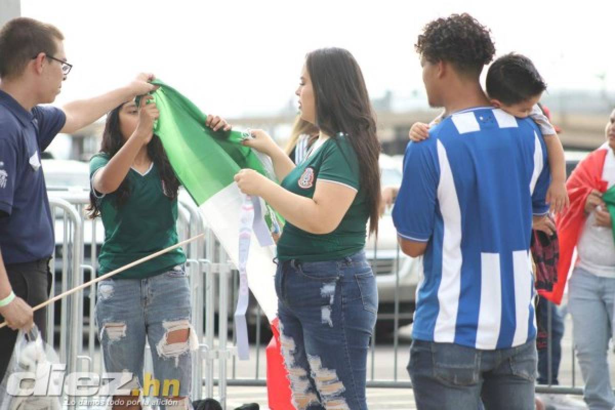 La hondureña que lloró con el himno: El espectacular ambiente en el State Farm Stadium de Arizona