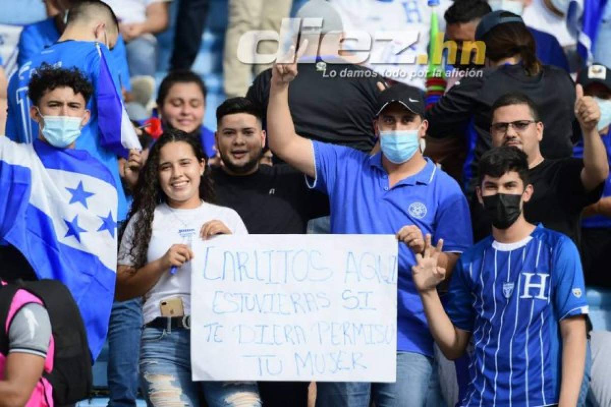 'Extraño a mi ex', 'mandilón': Las pancartas más curiosas y jocosas en el Estadio Olímpico