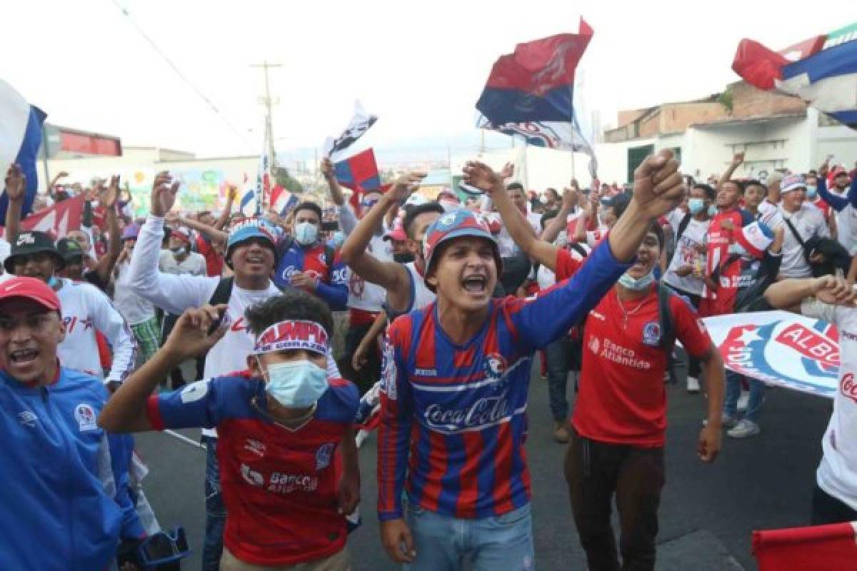 Â¡Olimpia vence al Motagua en penales y se corona tricampeÃ³n del fÃºtbol de Honduras! - Tricampeones, tricampeones gritÃ³ toda la aficiÃ³n del Olimpia. En una noche memorable, Olimpia se impuso en los penales (4-3) tras ganar 1-0 en el tiempo reglamentario al Motagua, en el partido de vuelta de la Final de la Liguilla, para conquistar su campeonato 33 en la historia de la Liga Nacional- La Ultra Fiel Ã©s la barra brava y hinchada del club de fÃºtbol Club Deportivo Olimpia- BANDERAZO! Integrantes de la barra