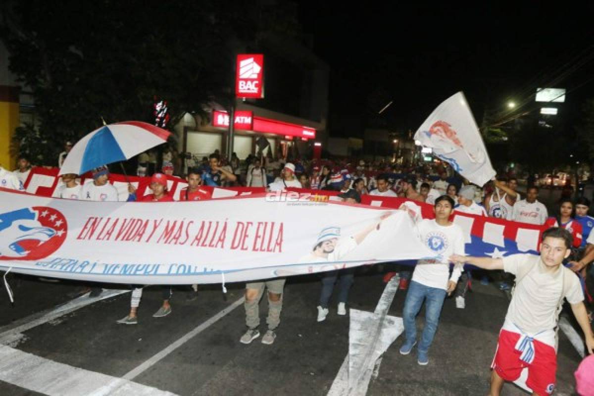 Afición de Olimpia armó un carnaval en las calles de Tegucigalpa festejando la 31