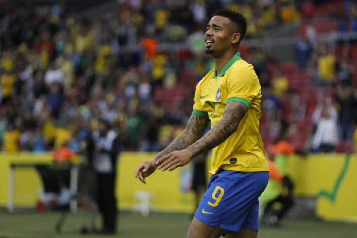 Brazil's Gabriel Jesus gestures during a friendly football match between Brazil and Honduras at the Beira Rio Stadium in Porto Alegre, on June 9, 2019, ahead of Brazil 2019 Copa America. (Photo by Jeferson Guareze / AFP)