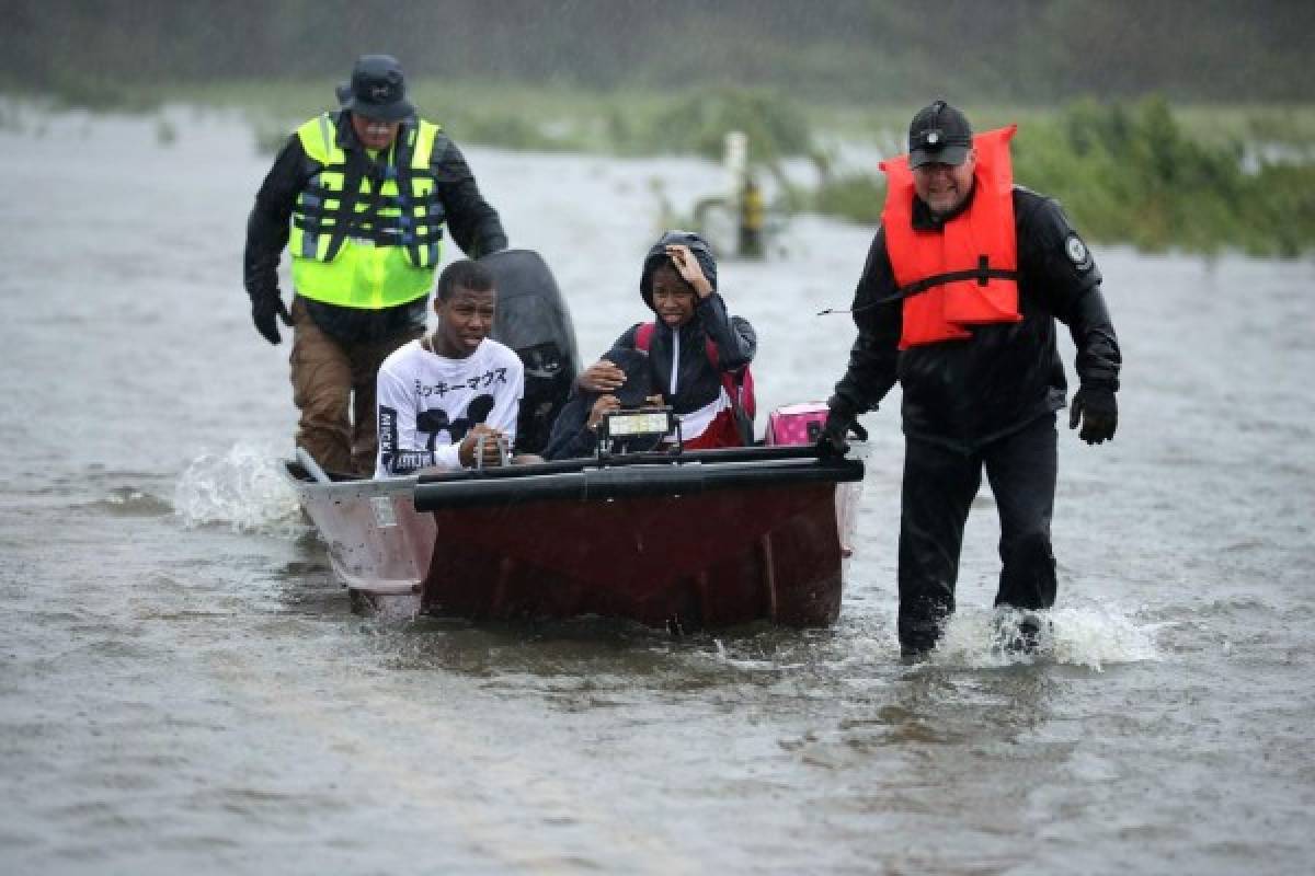 EN FOTOS: Huracán Florence ya golpeó con fuerza la costa este de Estados Unidos