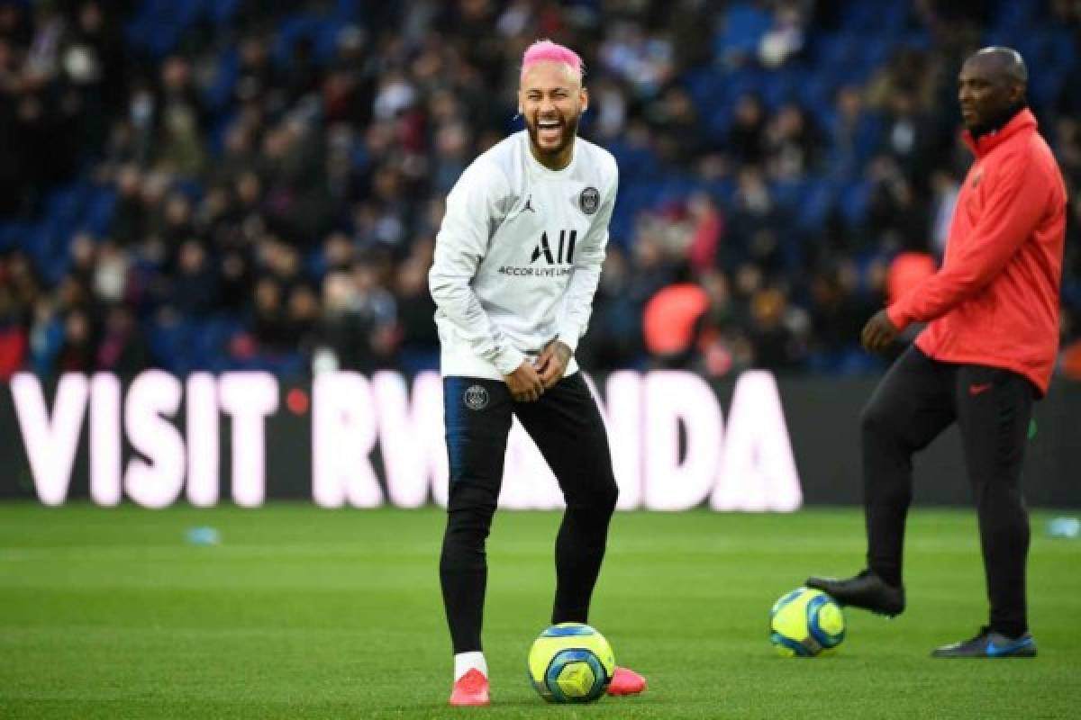 Neymar estrena extravagante 'look' y le rinde homenaje a Kobe Bryant en partido del PSG