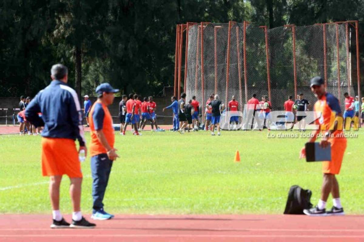 FOTOS: Diego Vázquez observó de reojo el entreno del Olimpia de Keosseián