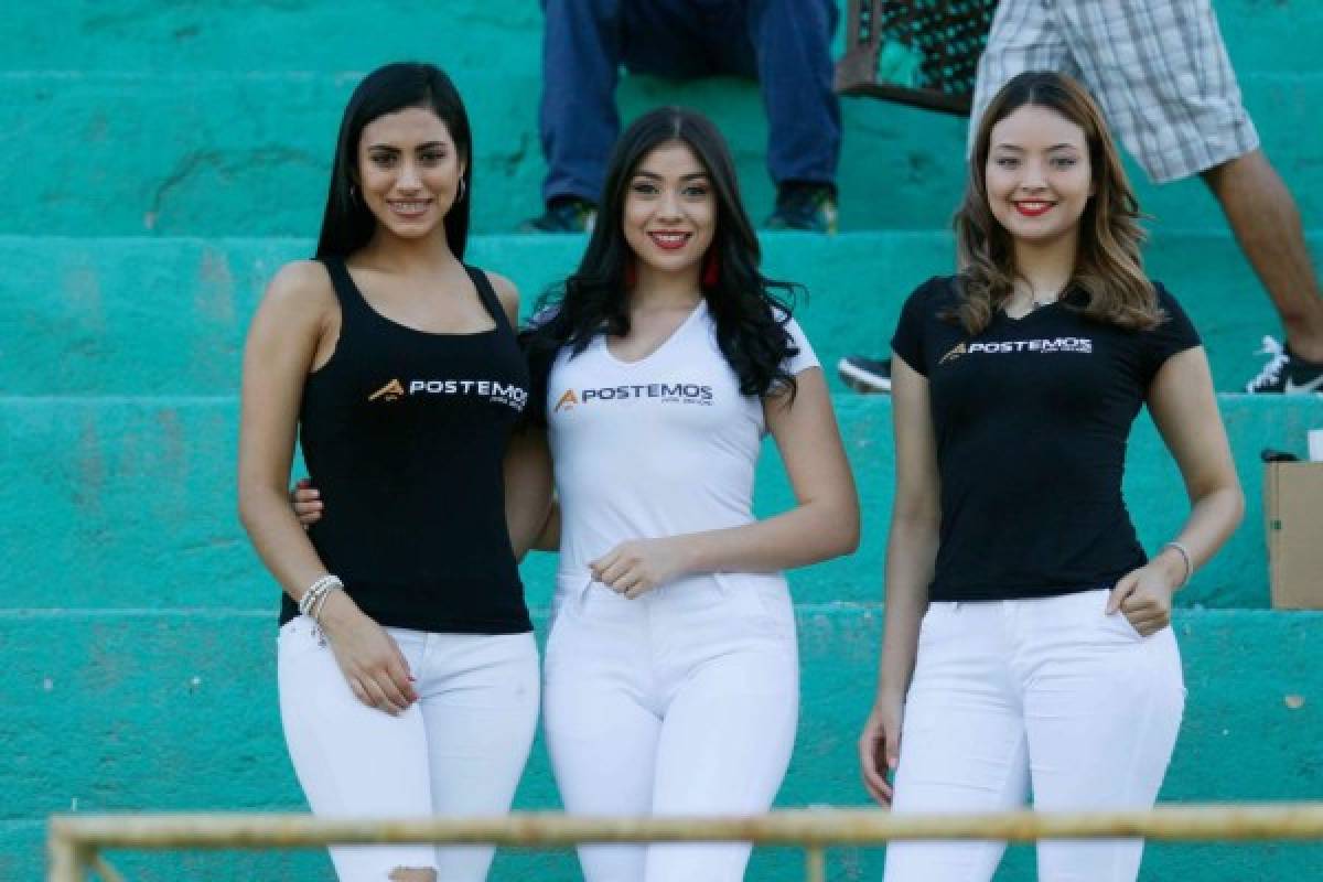 Bellas chicas, el curioso sistema de riego y la Copa en la final del Ascenso