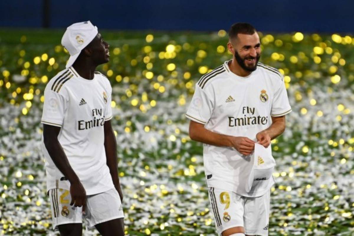 El beso a Zidane y a la Copa: Locura en la celebración del Real Madrid tras quedarse con el título de LaLiga