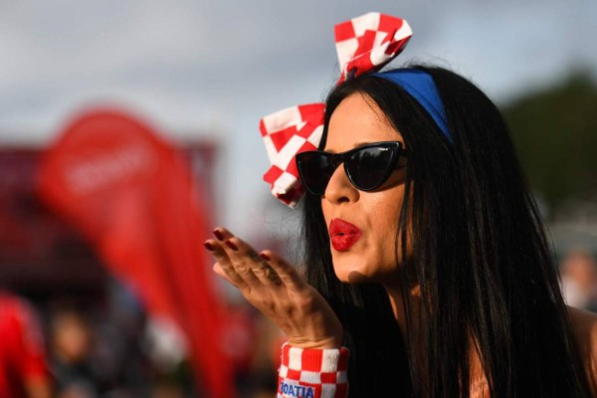 FOTOS: Las bellas aficionadas inglesas y croatas en Luzhniki Stadium