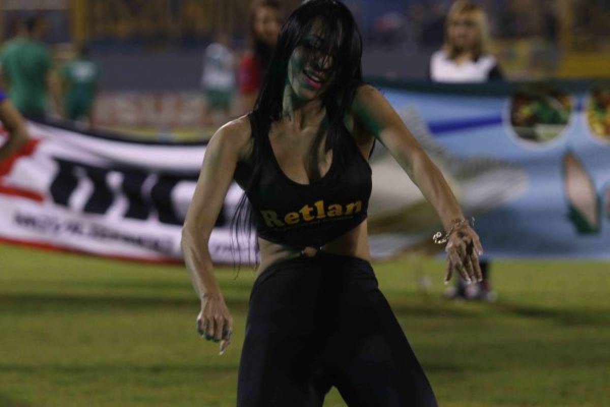 Las infartantes chicas que adornan la semifinal Real España-Marathón