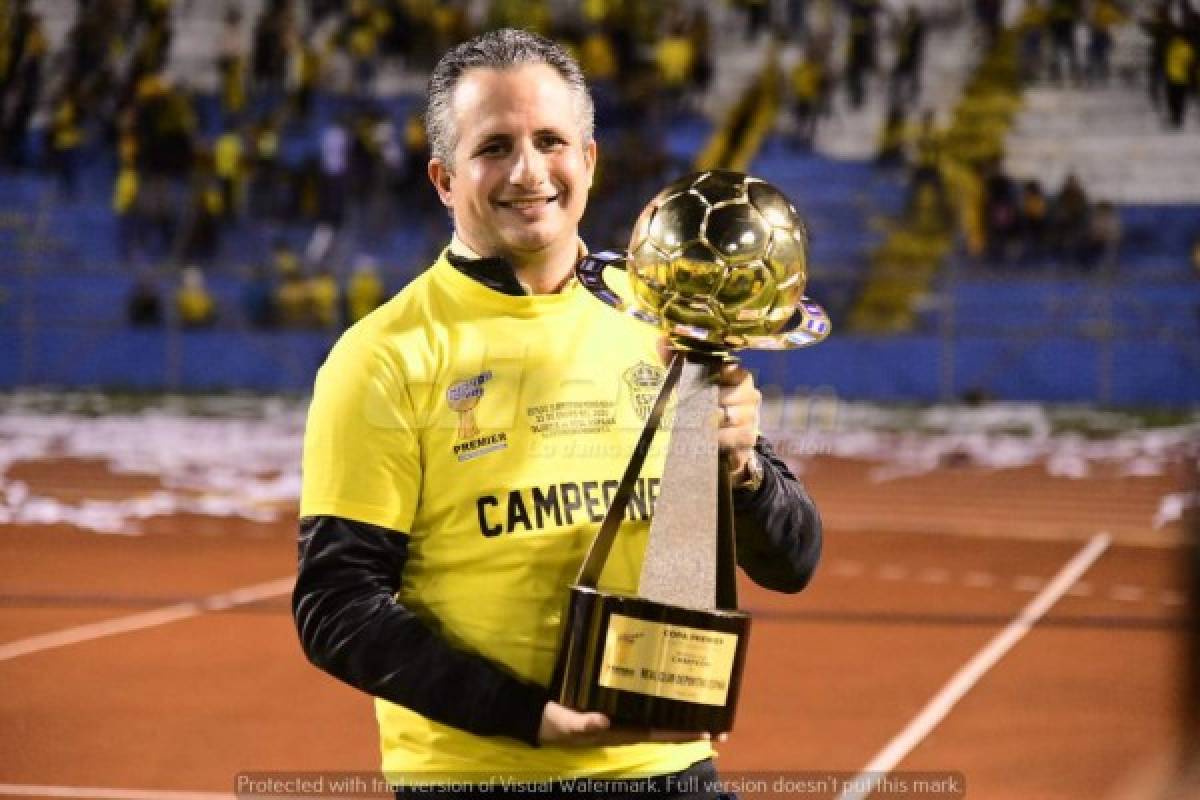 ¡Besos y gritos! La eufórica celebración de Real España, campeón de la Copa Premier