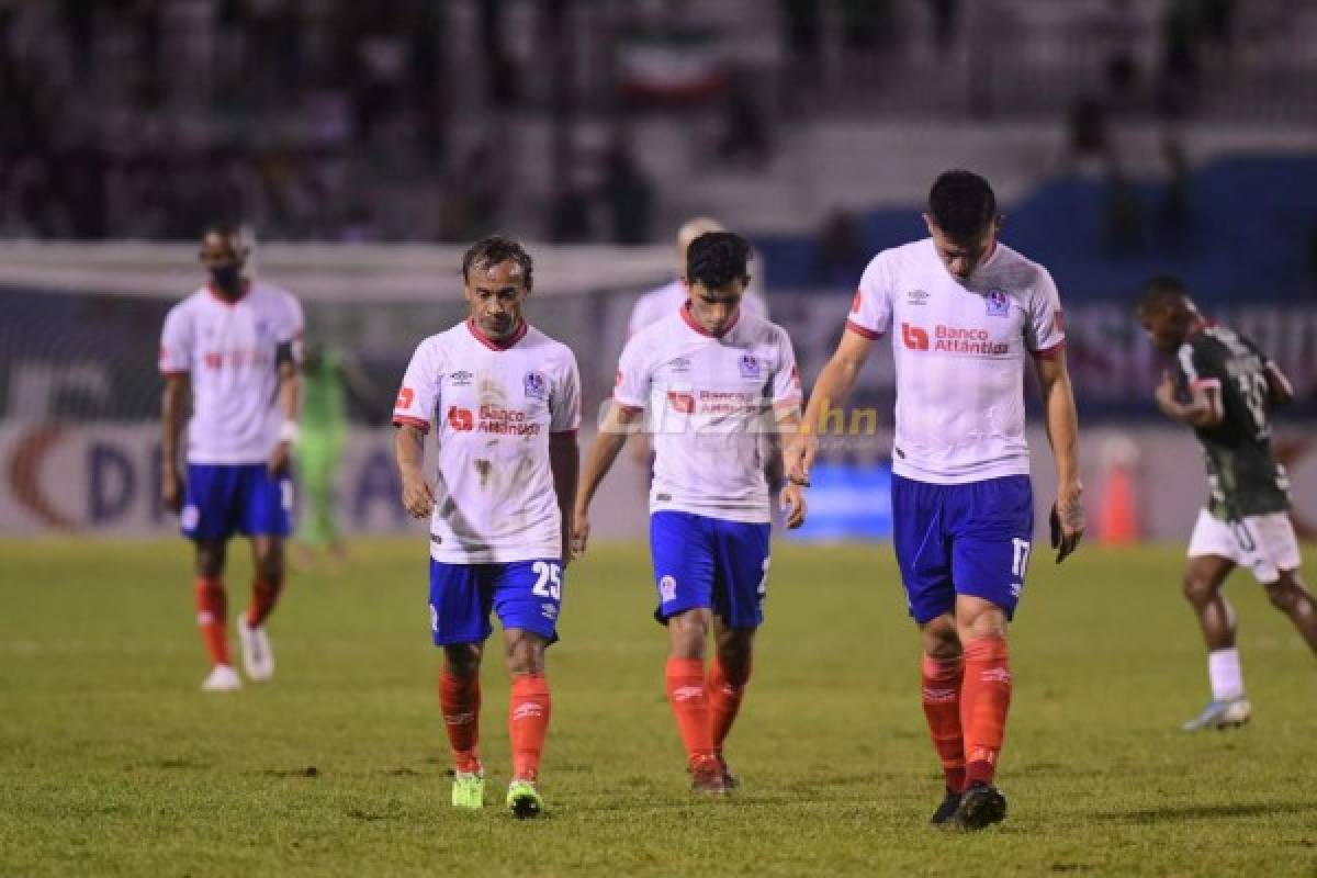 El descontrol de los futbolistas en el Olímpico, delicado momento de Menjívar y el chistoso 'banco' que utilizó Diego Vázquez