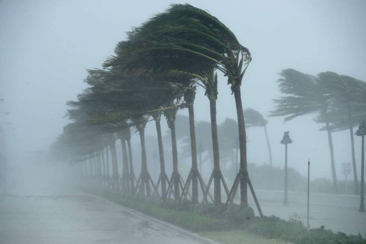 INFORME ESPECIAL: Huracán Irma comienza a destrozar el estado de Florida