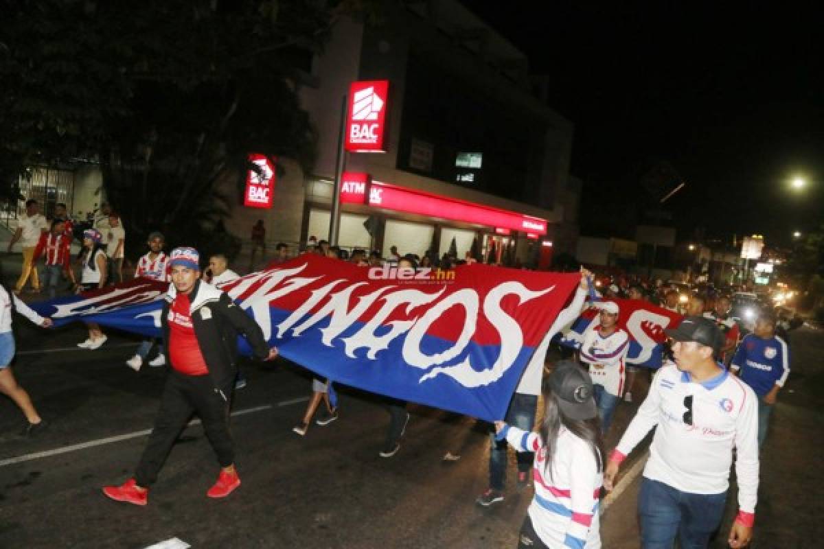 Afición de Olimpia armó un carnaval en las calles de Tegucigalpa festejando la 31