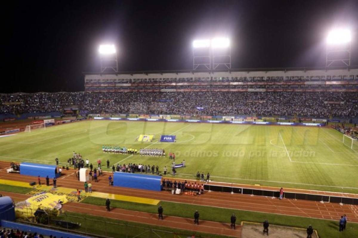 CURIOSAS: Espontáneos en el estadio Olímpico y flores para México