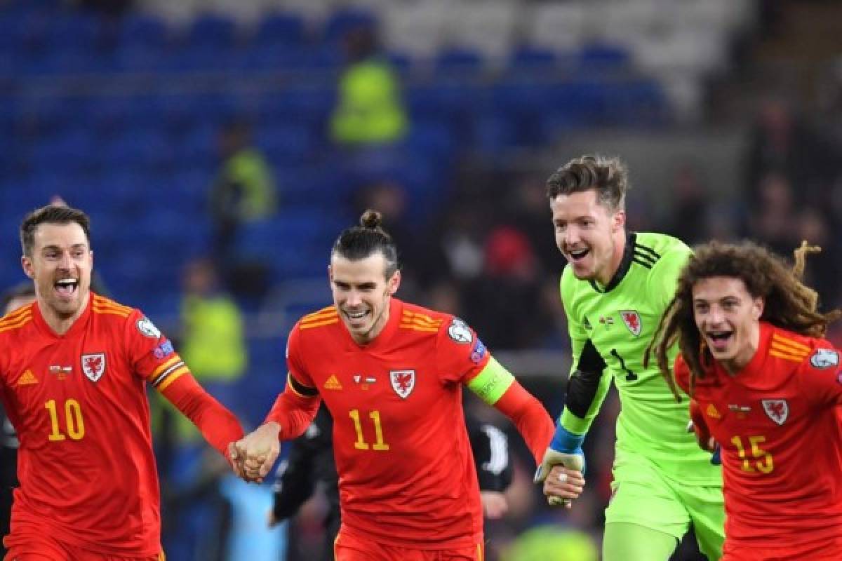 Wales' forward Gareth Bale (2L) and teammates react at the final whistle during the Group E Euro 2020 football qualification match between Wales and HUngary at Cardiff City Stadium in Cardiff, Wales on November 19, 2019. - Wales beat Hungary 2-0 to qualify. (Photo by Paul ELLIS / AFP)