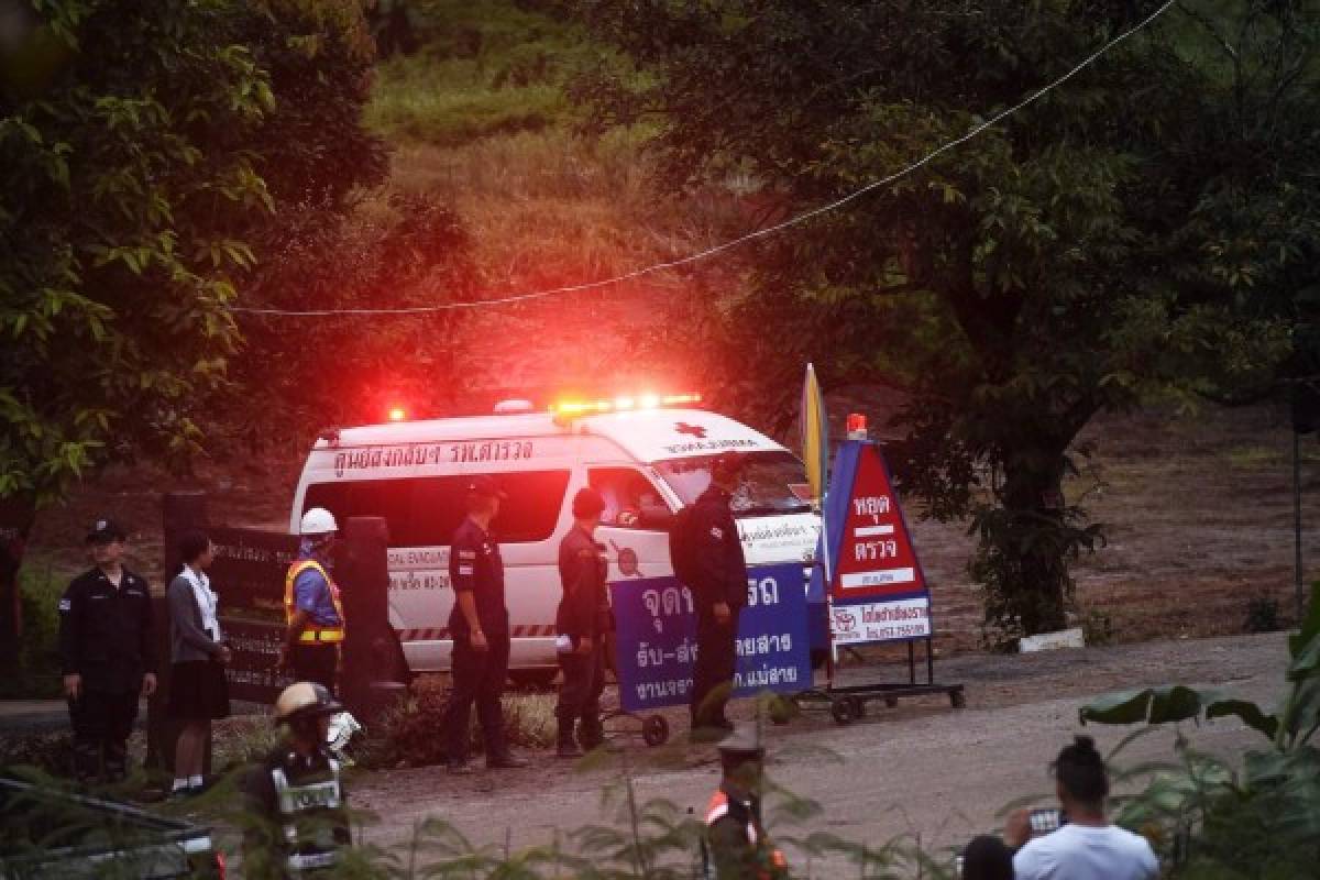 An ambulance leaves the Tham Luang cave area after divers evacuated some of the 12 boys and their coach trapped at the cave in Khun Nam Nang Non Forest Park in the Mae Sai district of Chiang Rai province on July 8, 2018.Elite divers on July 8 began the extremely dangerous operation to extract 12 boys and their football coach who have been trapped in a flooded cave complex in northern Thailand for more than two weeks, as looming monsoon rains threatened the rescue effort. / AFP PHOTO / LILLIAN SUWANRUMPHA /
