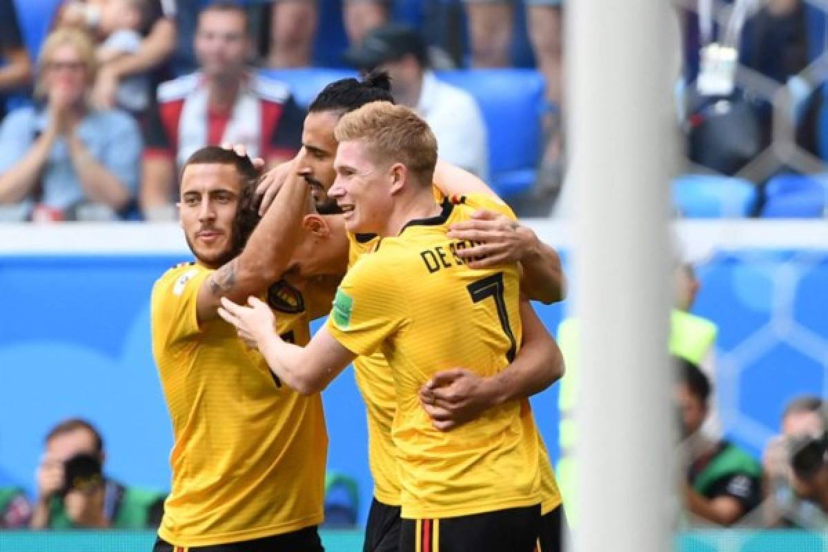Belgium's defender Thomas Meunier (2nd L) is congratulated by Belgium's forward Eden Hazard (L), Belgium's midfielder Nacer Chadli and Belgium's midfielder Kevin De Bruyne (R) after scoring during their Russia 2018 World Cup play-off for third place football match between Belgium and England at the Saint Petersburg Stadium in Saint Petersburg on July 14, 2018. / AFP PHOTO / Paul ELLIS / RESTRICTED TO EDITORIAL USE - NO MOBILE PUSH ALERTS/DOWNLOADS