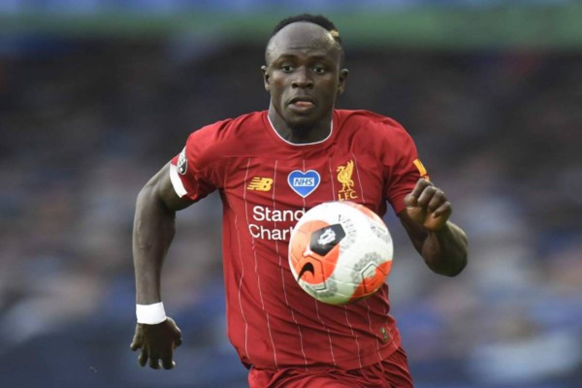 Liverpool's Senegalese striker Sadio Mane chases the ball during the English Premier League football match between Everton and Liverpool at Goodison Park in Liverpool, north west England on June 21, 2020. (Photo by PETER POWELL / POOL / AFP) / RESTRICTED TO EDITORIAL USE. No use with unauthorized audio, video, data, fixture lists, club/league logos or 'live' services. Online in-match use limited to 120 images. An additional 40 images may be used in extra time. No video emulation. Social media in-match use limited to 120 images. An additional 40 images may be used in extra time. No use in betting publications, games or single club/league/player publications. /