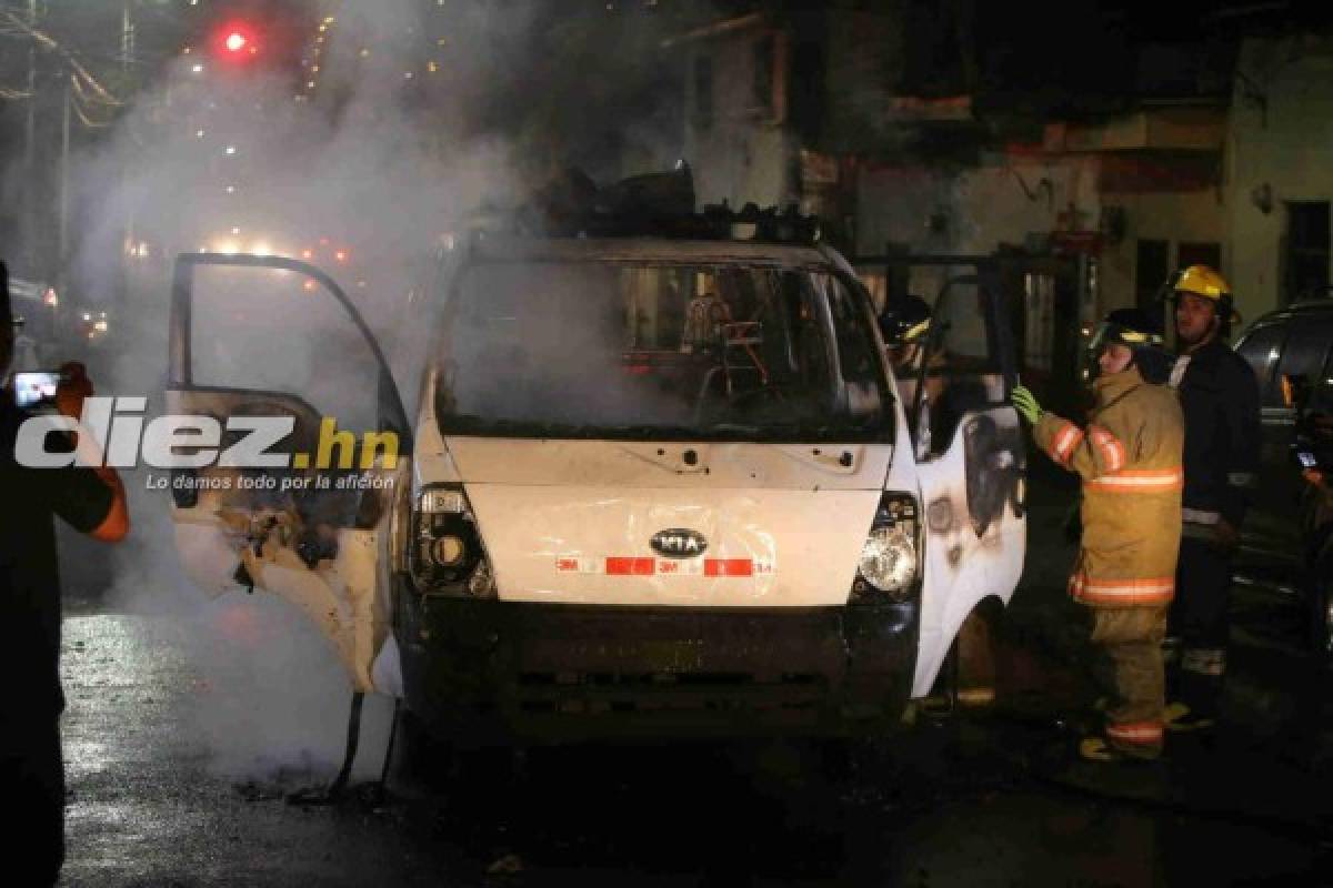 ¡Reprochable! La forma en cómo incendiaron vehículo de la Policía Nacional en Tegucigalpa