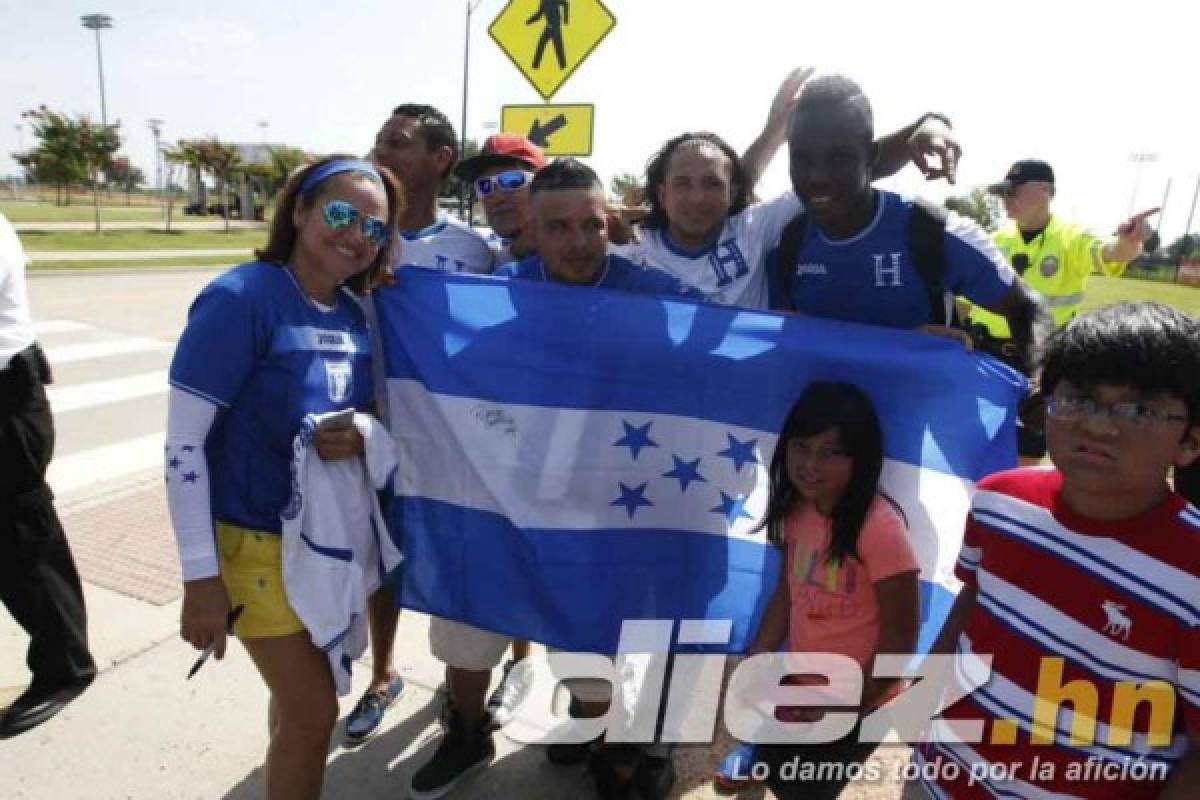 Ambiente de la afición en Dallas