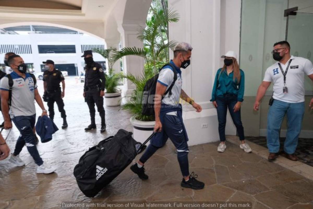 Bien resguardados, con pruebas PCR y muy sonrientes; así arribó la Selección de Honduras a El Salvador