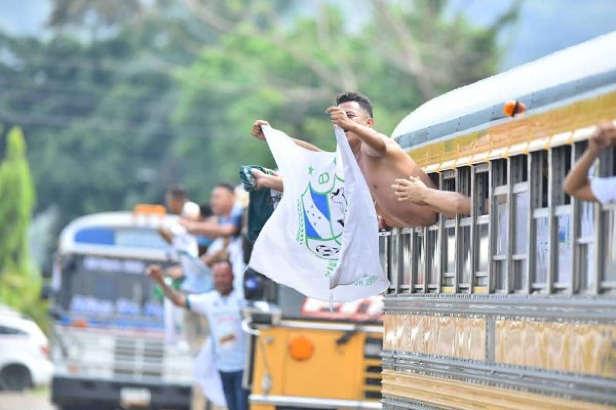 ¡Invasión porteña! Aficionados del Platense se toman el estadio de Tocoa