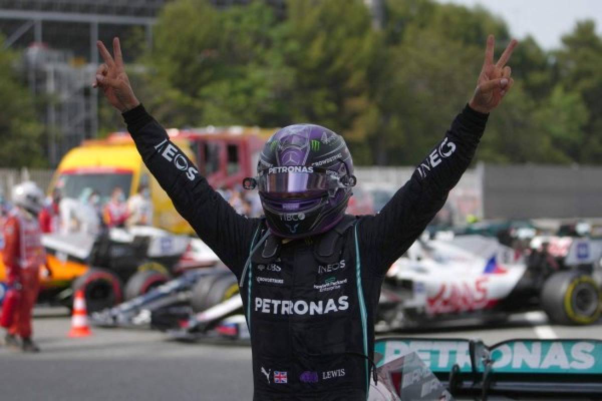 Mercedes' British driver Lewis Hamilton celebrates after crossing the finish line during the Spanish Formula One Grand Prix race at the Circuit de Catalunya on May 9, 2021 in Montmelo on the outskirts of Barcelona. (Photo by Emilio Morenatti / POOL / AFP)