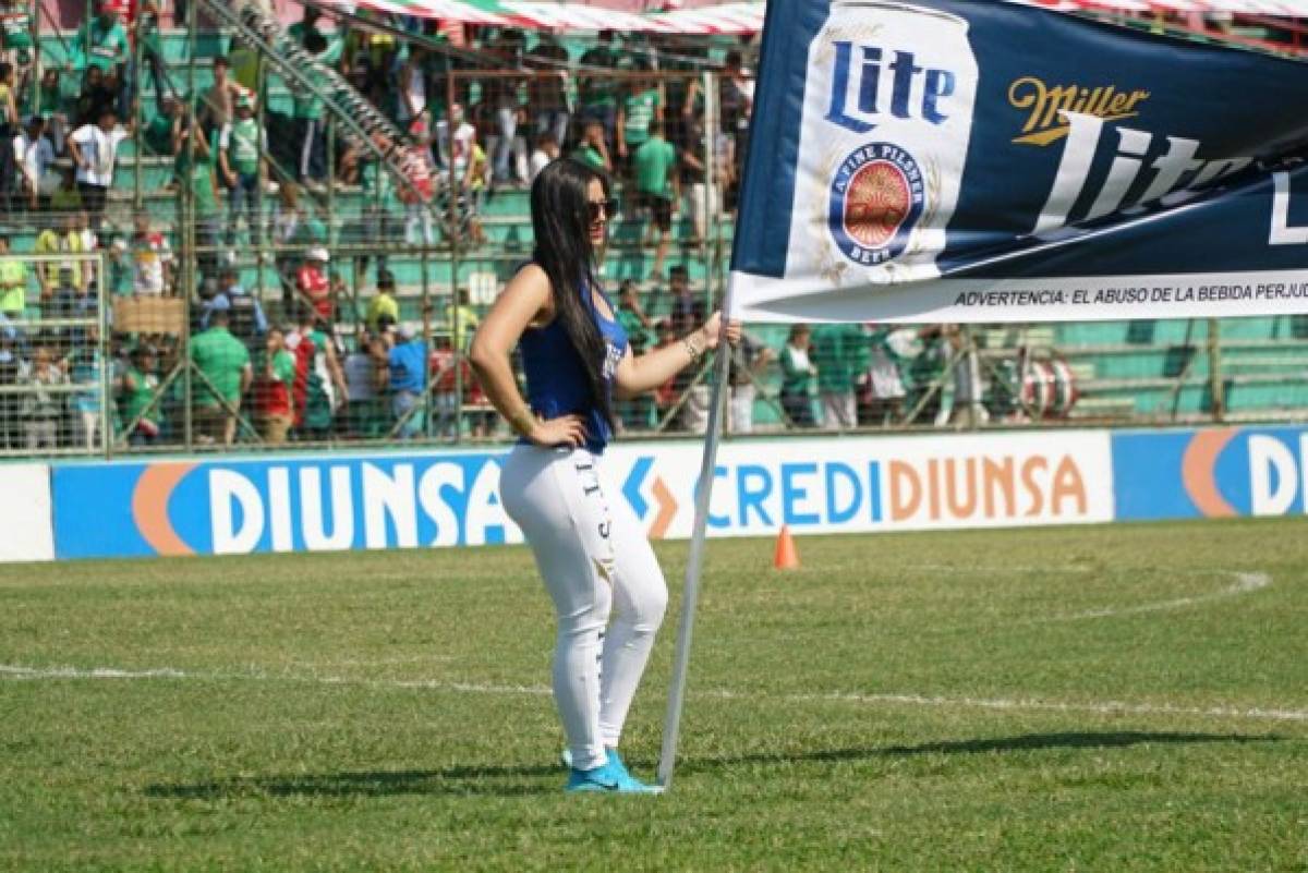 ¡Bellezas! El Yankel Rosenthal se viste de gala y nos muestra a sus muñecas