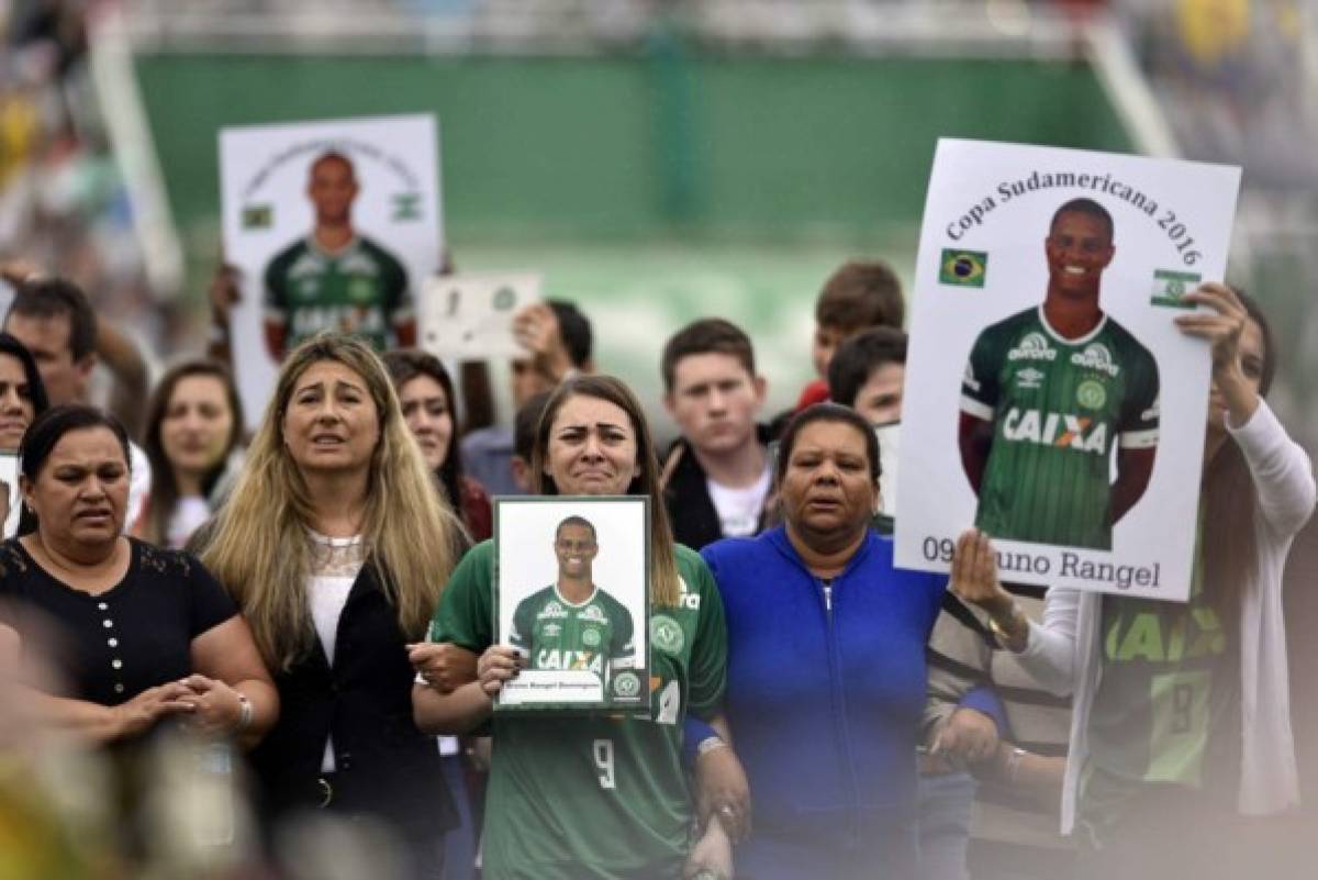 ¡Desgarrador! Brasil despide entre lágrimas y aplausos a los jugadores del Chapecoense