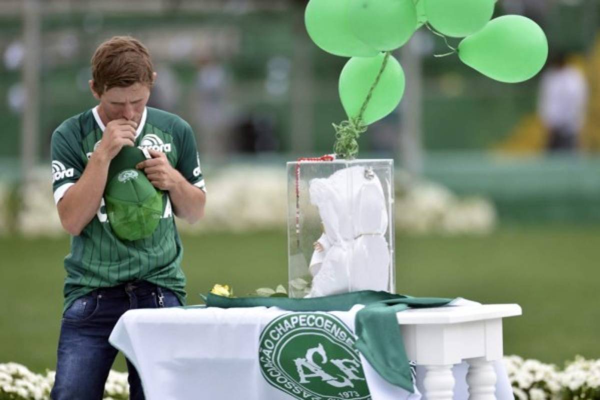 ¡Desgarrador! Brasil despide entre lágrimas y aplausos a los jugadores del Chapecoense