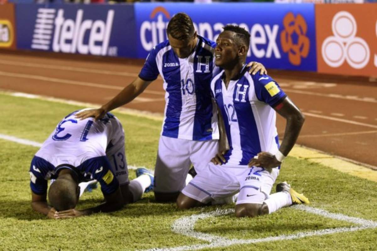 CURIOSAS: Espontáneos en el estadio Olímpico y flores para México