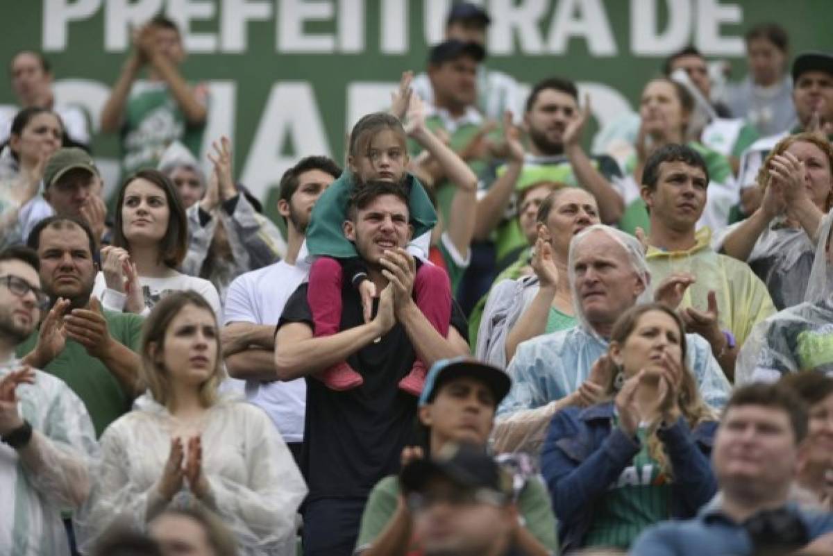 ¡Desgarrador! Brasil despide entre lágrimas y aplausos a los jugadores del Chapecoense