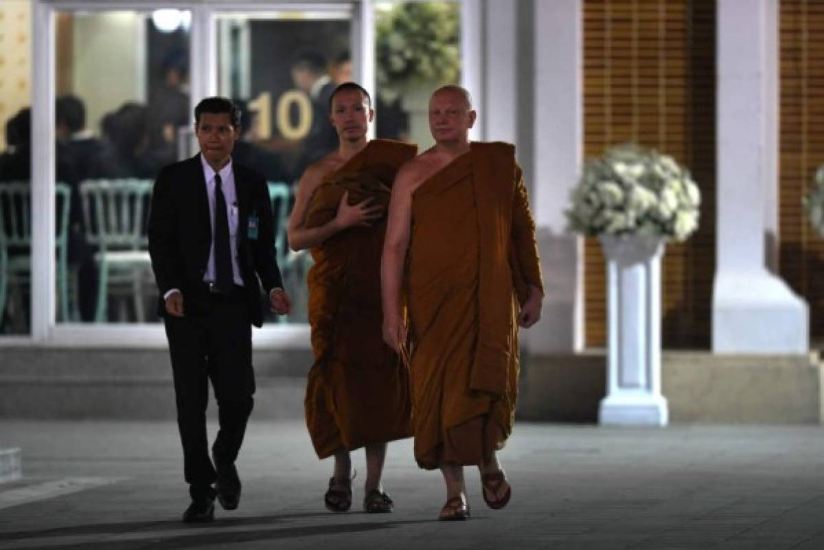 Fotos: Funeral budista en Bangkok para el presidente del Leicester City