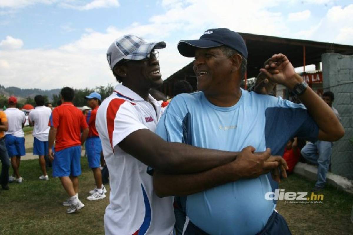 El abrazo con el 'Doctor' Thomas y un recuerdo con Neymar: las imperdibles imágenes de Roy Posas en vida