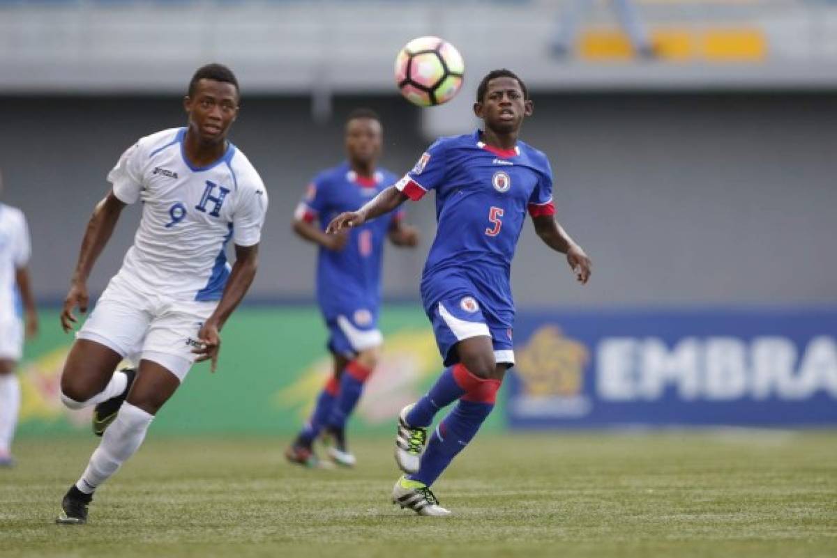 PANAMA, PANAMA, APRIL 27th: Patrick Palacios Martinez of Honduras and Anderson Belus of Haiti during the match beetween Honduras national and Haiti national as part of Under 17s Championship Panama 2017, held at the stadium Maracana of Panama, Panama.(PHOTO BY VICTOR STRAFFON/STRAFFON IMAGES/MANDATORY CREDIT/EDITORIAL USER/NOT FOR SALE/NOT ARCHIVE)