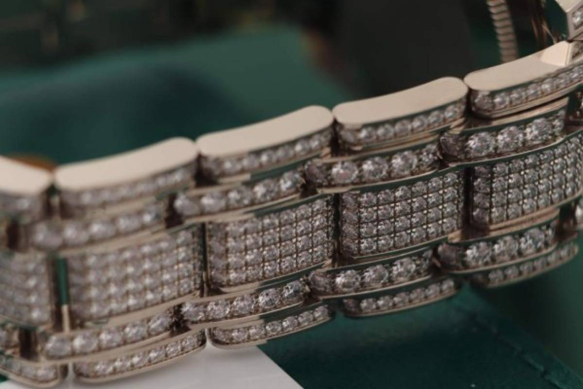 Romell Quioto presume su último lujo: Un reloj Rolex con diamantes  
