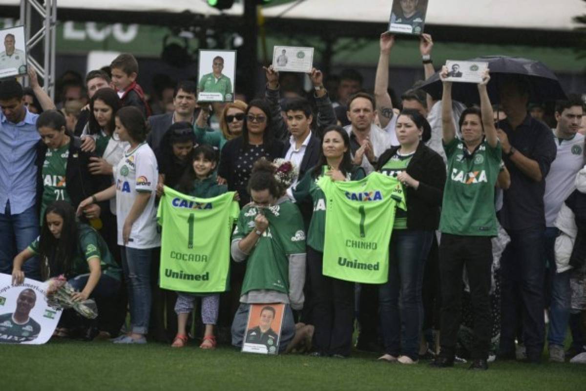 ¡Desgarrador! Brasil despide entre lágrimas y aplausos a los jugadores del Chapecoense