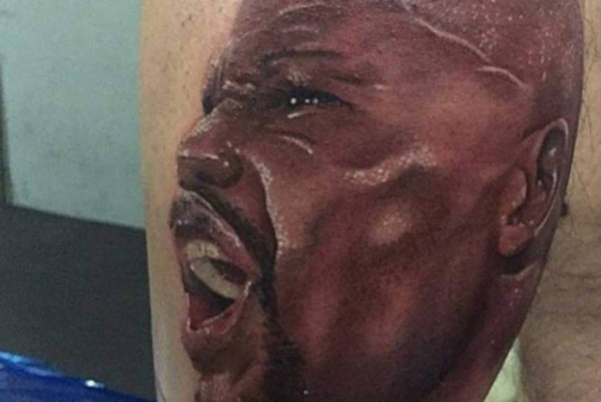 LOCURA: Seguidores de Floyd Mayweather Jr. se tatuaron al boxeador en la piel