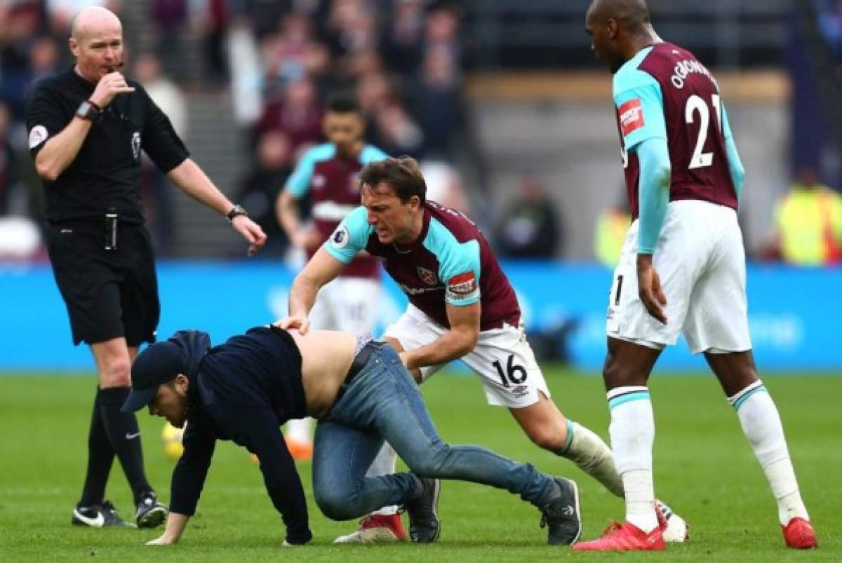 Impactante: Aficionados del West Ham encarar a jugadores y también al dueño