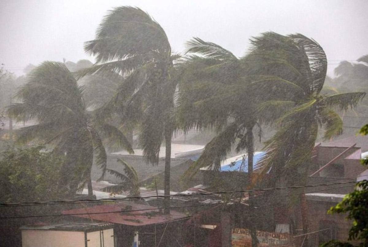 Fotos: Huracán Eta toca tierra y azota con fuerza las costas del Caribe Norte de Nicaragua