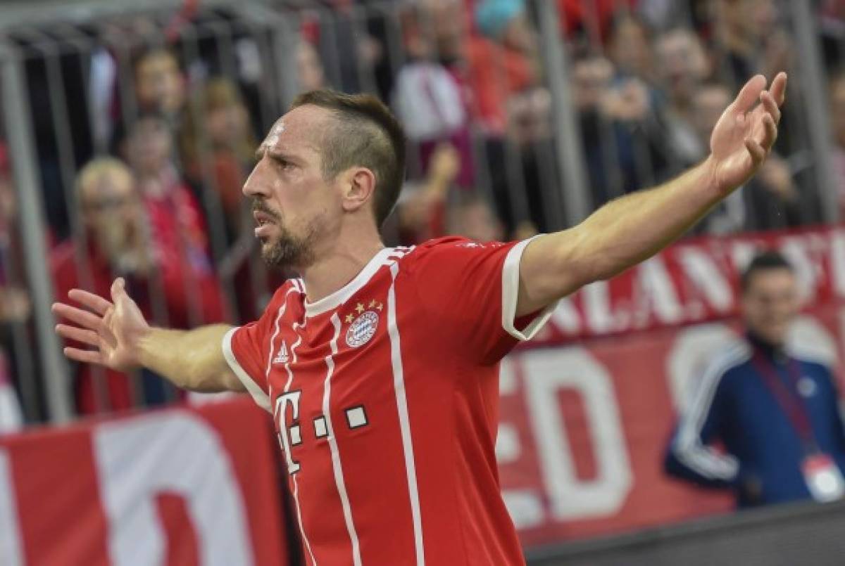Bayern Munich's French midfielder Franck Ribery celebrates scoring the 5:0 during the German first division Bundesliga football match Bayern Munich vs Hamburger SV in Munich on March 10, 2018.. / AFP PHOTO / Guenter SCHIFFMANN / RESTRICTIONS: DURING MATCH TIME: DFL RULES TO LIMIT THE ONLINE USAGE TO 15 PICTURES PER MATCH AND FORBID IMAGE SEQUENCES TO SIMULATE VIDEO. == RESTRICTED TO EDITORIAL USE == FOR FURTHER QUERIES PLEASE CONTACT DFL DIRECTLY AT + 49 69 650050