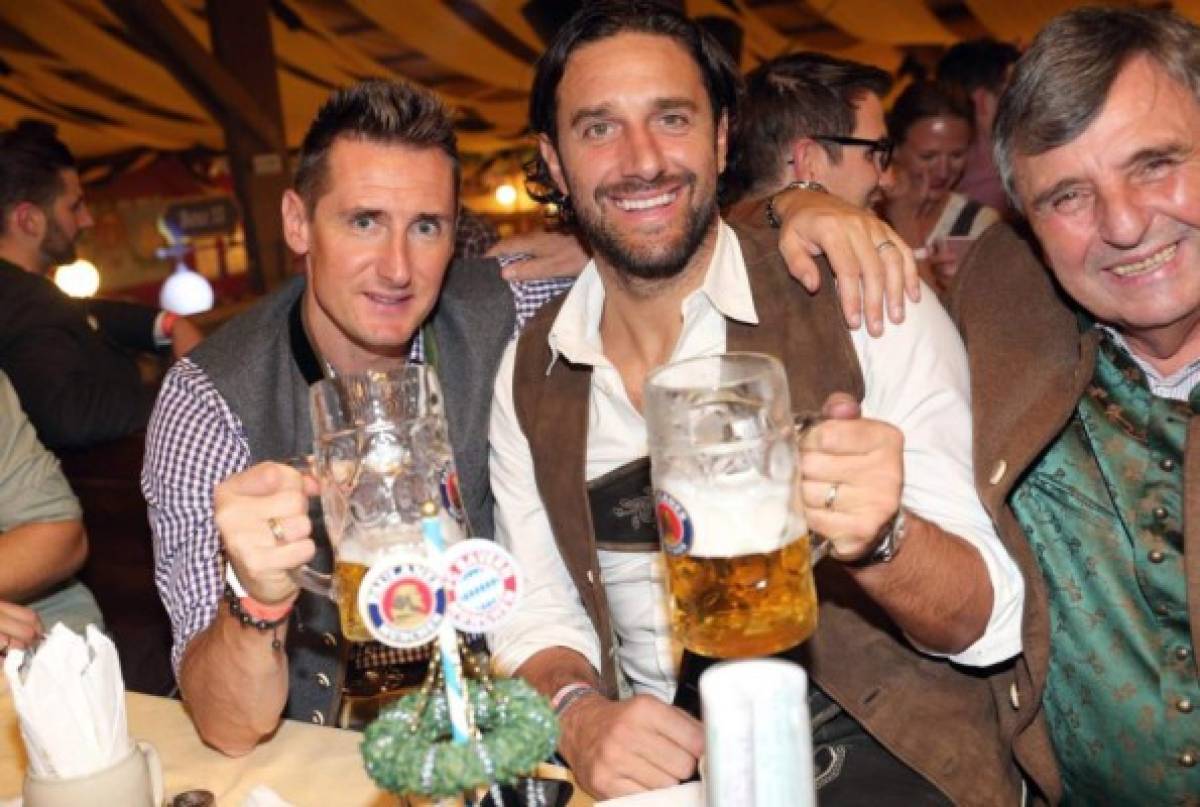 La preciosa novia de Mario Götze eclipsa a todos en el Okotoberfest