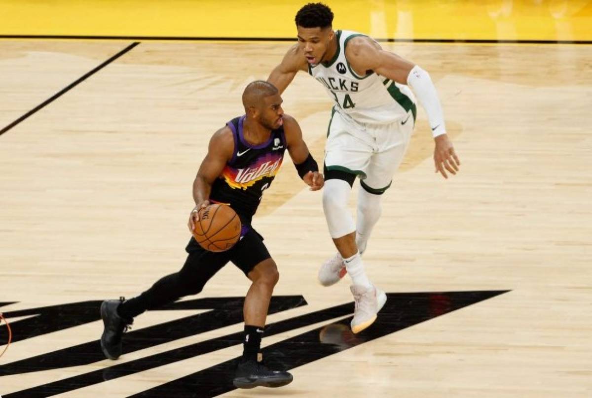 PHOENIX, ARIZONA - JULY 06: Chris Paul #3 of the Phoenix Suns drives the ball past Giannis Antetokounmpo #34 of the Milwaukee Bucks during game one of the NBA Finals at Phoenix Suns Arena on July 06, 2021 in Phoenix, Arizona. The Suns defeated the Bucks 118-105. NOTE TO USER: User expressly acknowledges and agrees that, by downloading and or using this photograph, User is consenting to the terms and conditions of the Getty Images License Agreement. Christian Petersen/Getty Images/AFP (Photo by Christian Petersen / GETTY IMAGES NORTH AMERICA / Getty Images via AFP)