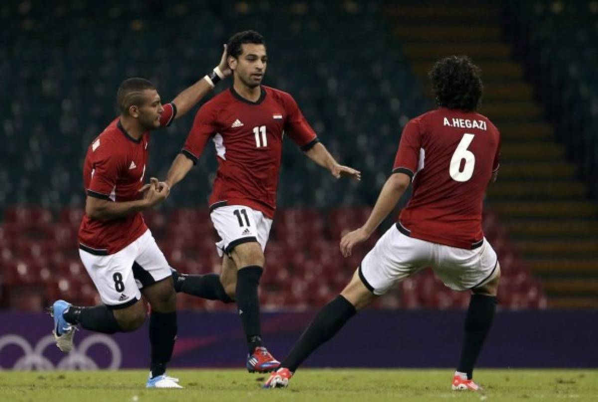 Egypt's Mohamed Salah (C) celebrates his goal against Brazil with teammates Shehab Ahmed and Ahmed Hegazi during their men's Group C football match against Brazil at the London 2012 Olympic Games in the Millennium Stadium in Cardiff July 26, 2012. REUTERS/Francois Lenoir (BRITAIN - Tags: SPORT SOCCER SPORT OLYMPICS)