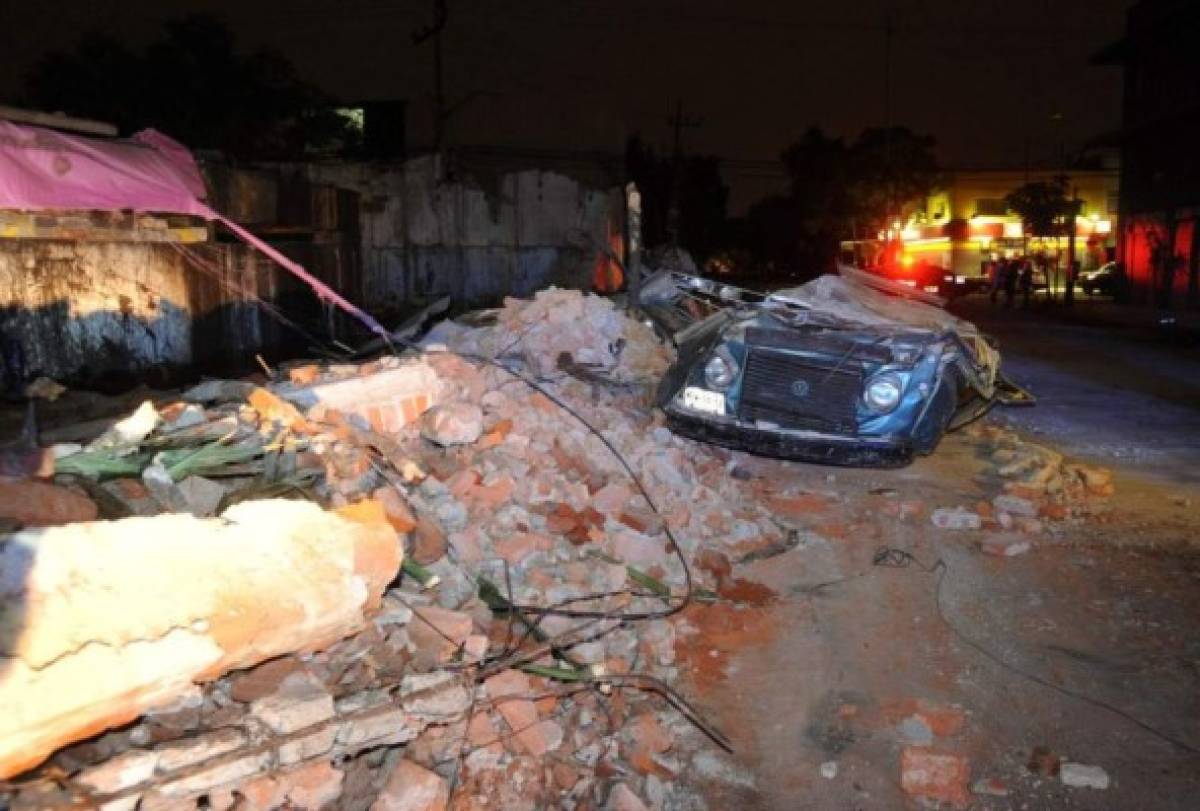 Terror, destrozos y una decena de muertos provoca fuerte sismo del jueves