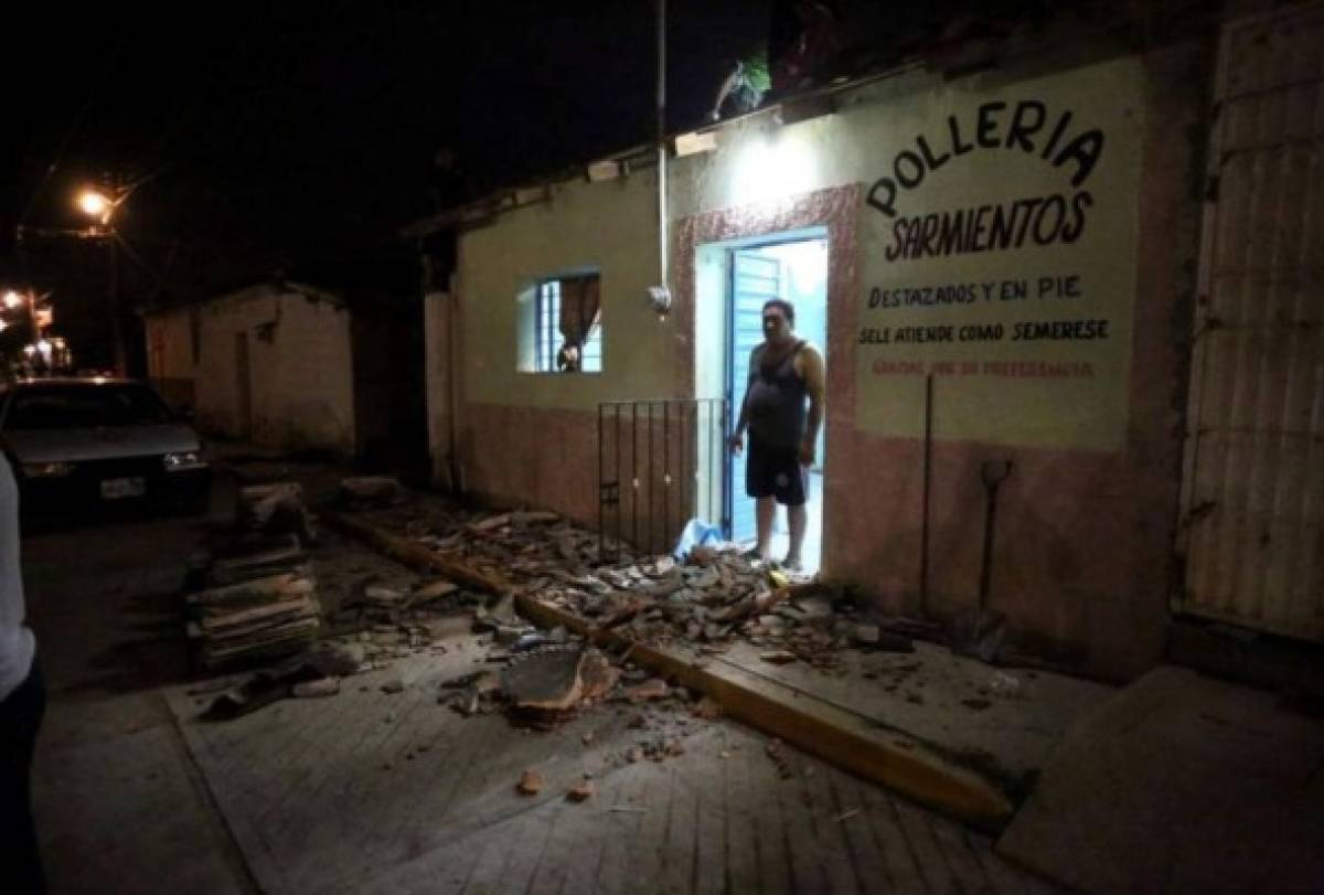 Terror, destrozos y una decena de muertos provoca fuerte sismo del jueves