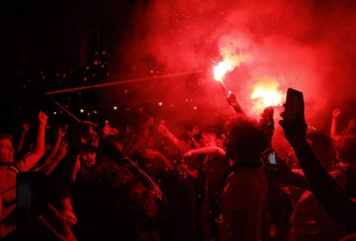 El sentimiento de Neymar: fiesta, cerveza y lágrimas tras la clasificación del PSG a la gran final de la Champions