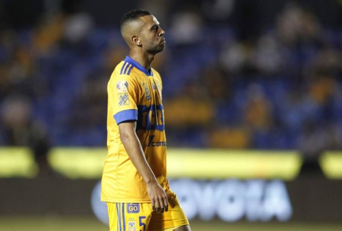 ''Juego de Barbies'': figura de Tigres explota y así quedó la pierna de jugador del América en la Liga MX