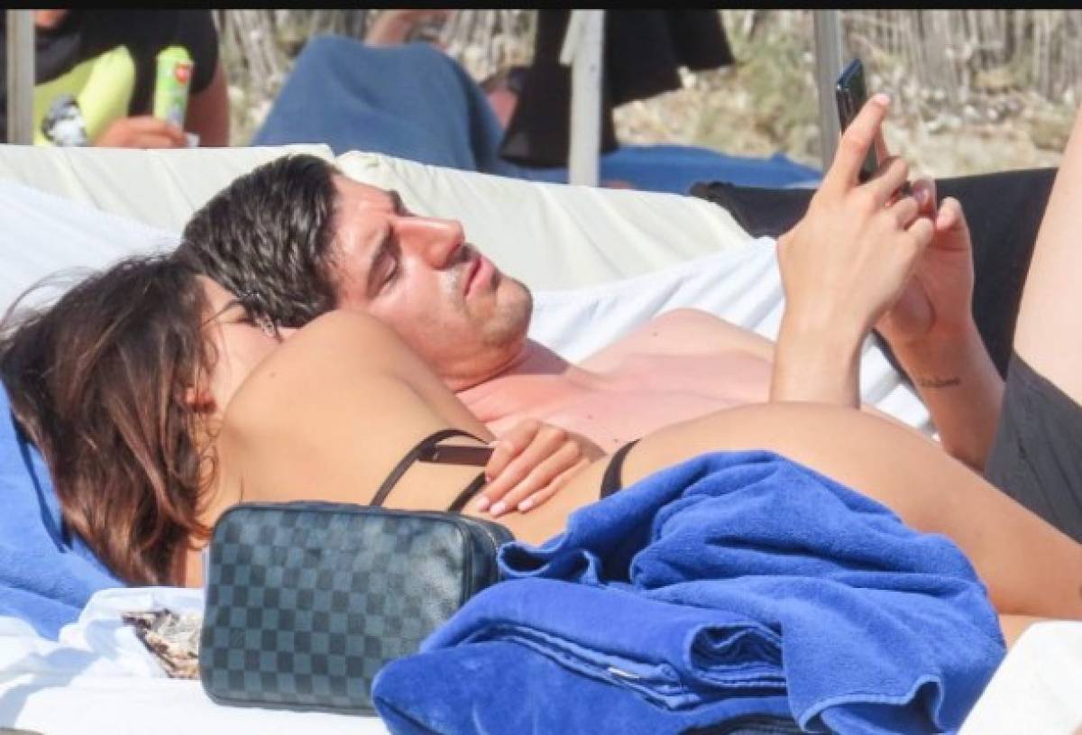 ¡Pillado! Courtois fue captado de vacaciones en Ibiza con dos infartantes mujeres