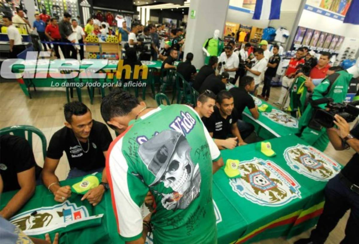 Marathón compartió con sus aficionados en Diunsa